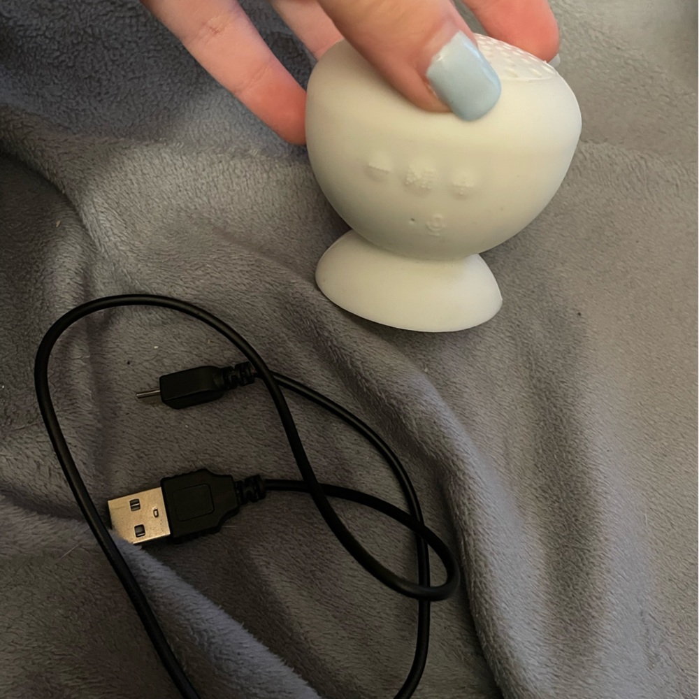 White USB Rechargeable Mini Speaker